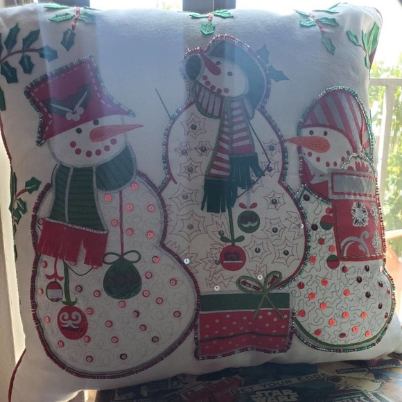 Nwt beaded 3 snowman Christmas pillow  white green red holiday decor holly jolly - Picture 5 of 7